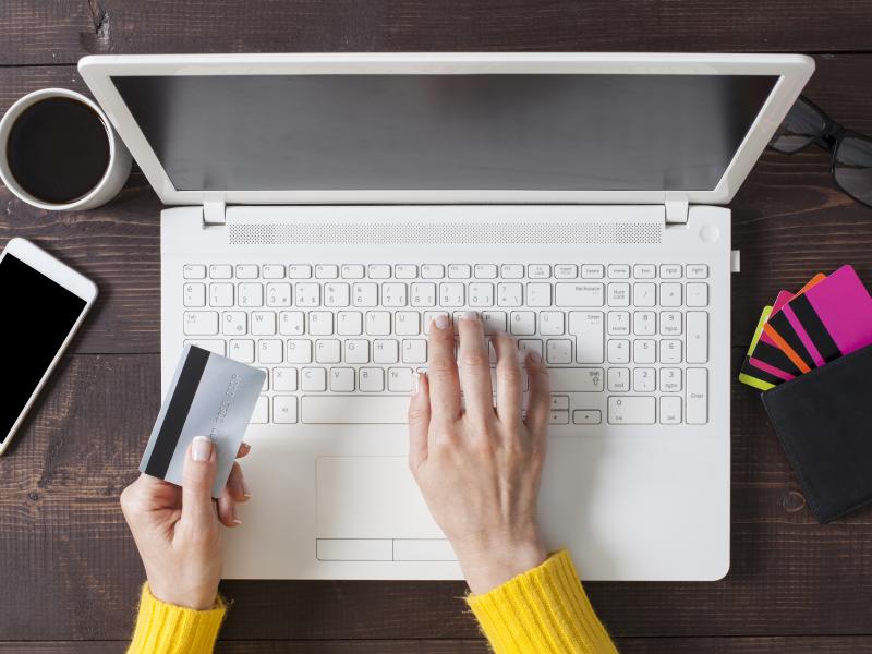 Computer og kreditkort